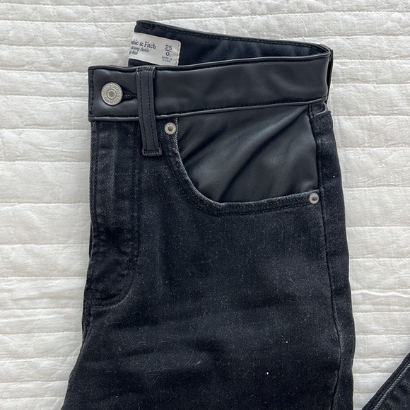 Abercrombie Curve Love Ultra High Rise Skinny - Picture 2 of 4